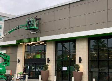 Crowded Aisles for Specialty Grocery Stores