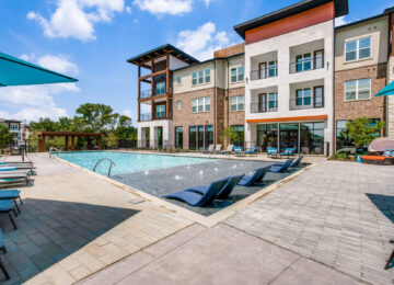 Buchanan, Arnel Close 354-Unit Apartment Deal in Texas