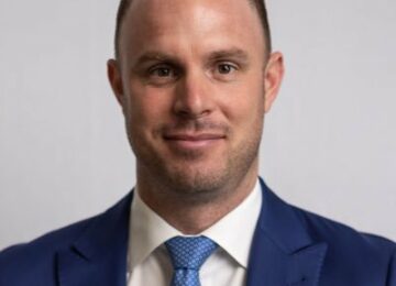 FINANCE/BANKING: JASON LES