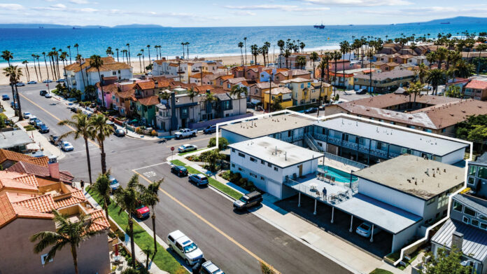 apartment complex Huntington Beach