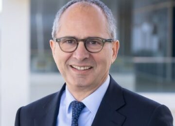 Edwards Stock Falls After Lowering Outlook