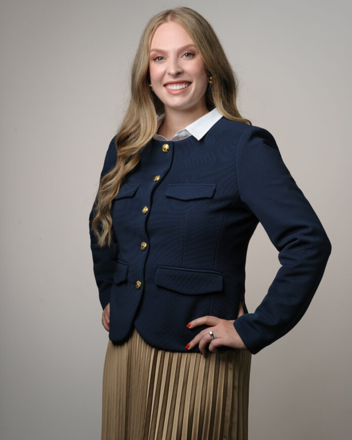 Lindsey Monina Headshot