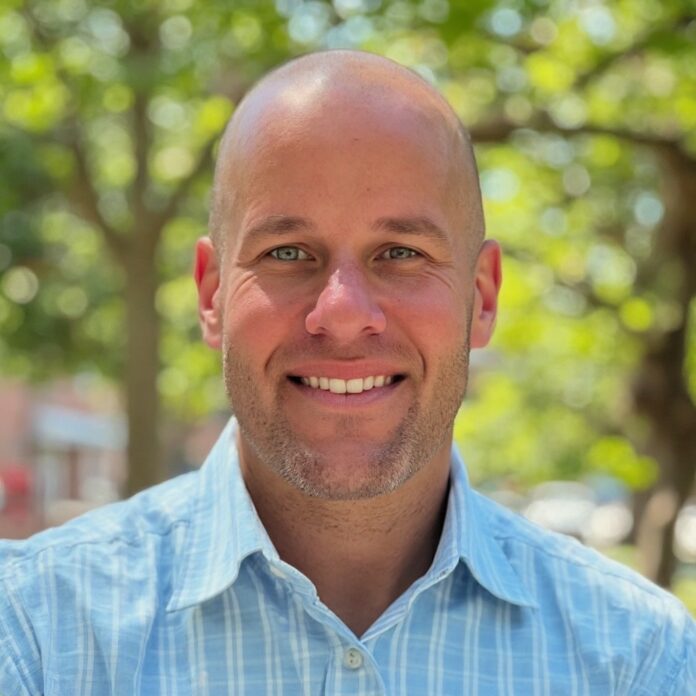 Billy Hobson Headshot