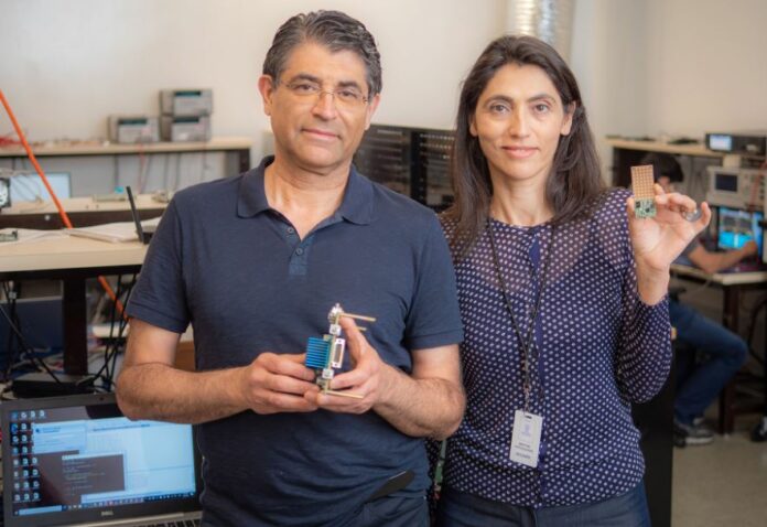 MARYAM ROFOUGARAN CO-FOUNDER/CEO MOVANDI REZA ROFOUGARAN CO-FOUNDER/ CTO MOVANDI