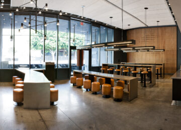 Chipotle Resists Discounting Amid Customer Slowdown